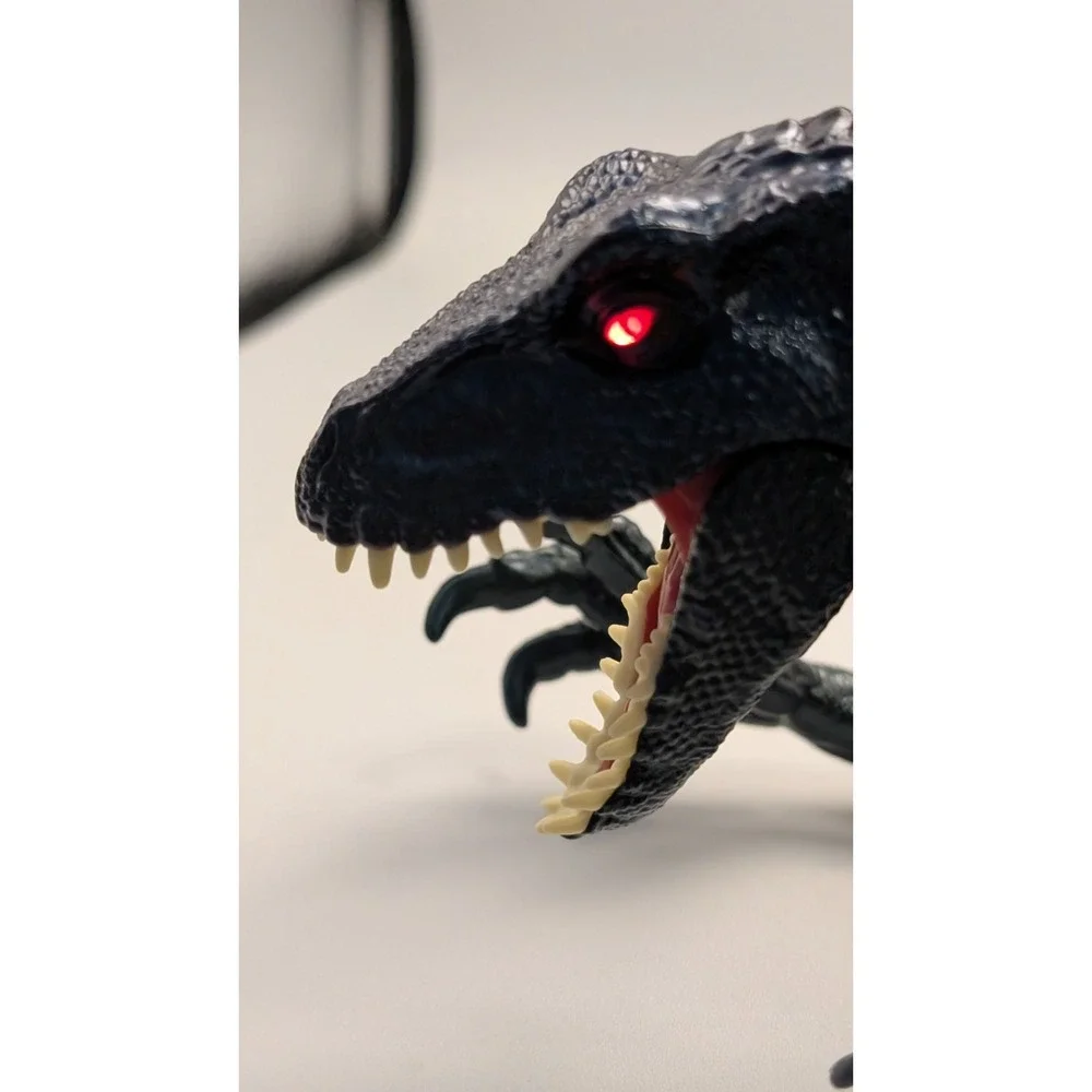 Jurassic World Track 'n Attack Indoraptor 16